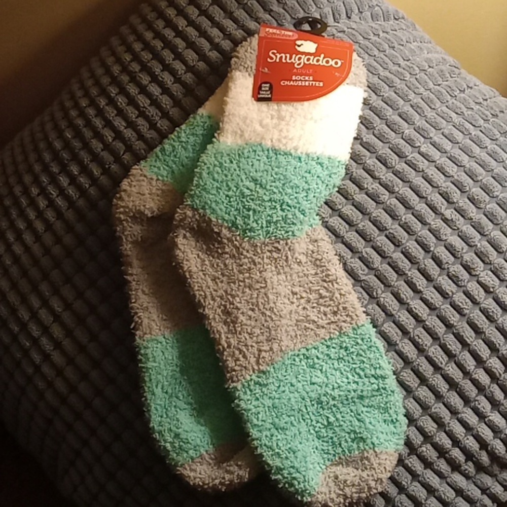 2 pair of fuzzy socks - Picture 2 of 5